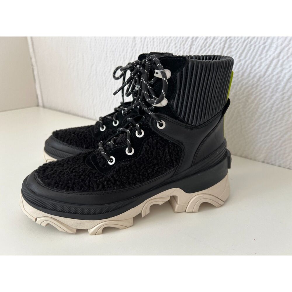 Sorel Brex Cozy Lace Waterproof boot. Size 8.5